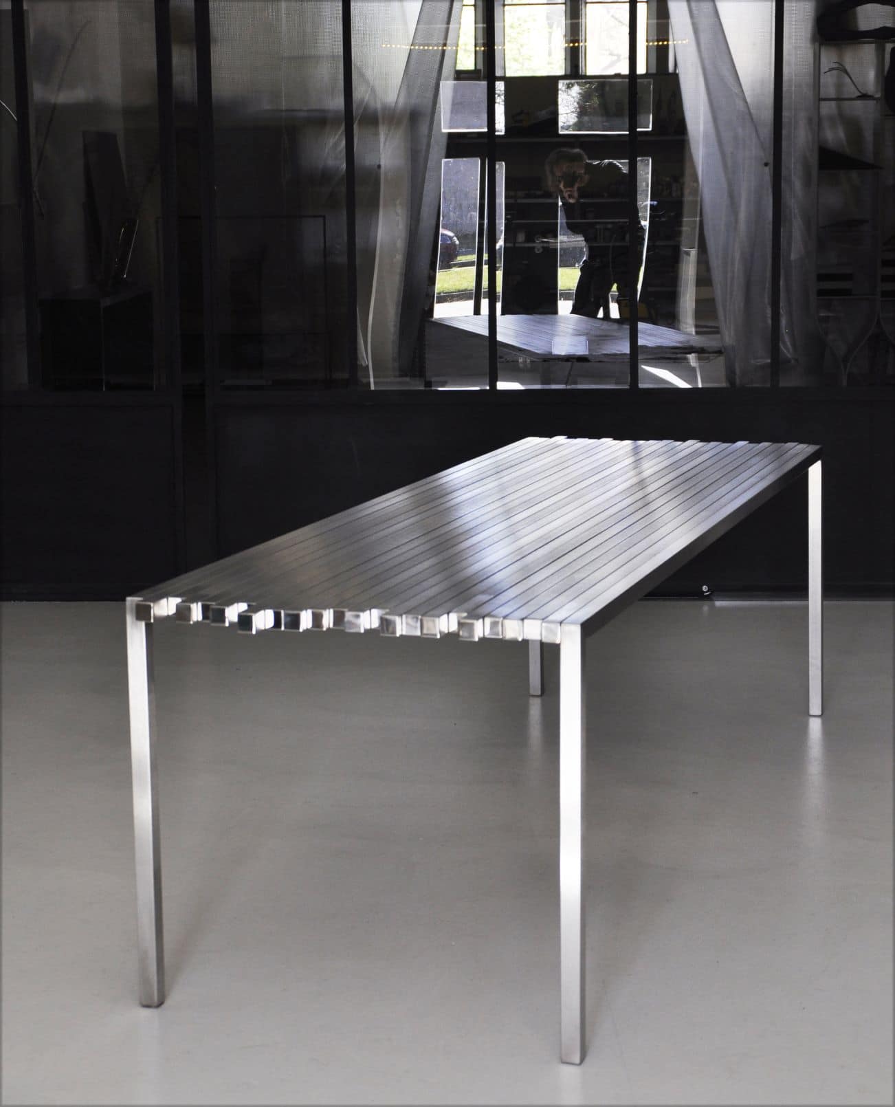 Table 35 – 35 (2021/2022) Prototype acier inoxydable brossé et poli – Prototype brushed and polished stainless steel H 74 – 250 – 84 cm